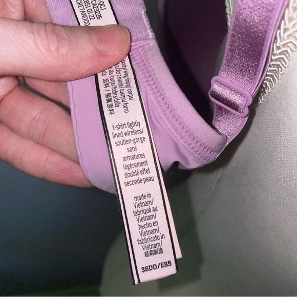 Victoria's Secret Size 38DD T Shirt Bra Lightly Lined Wireless Purple - Picture 6 of 6